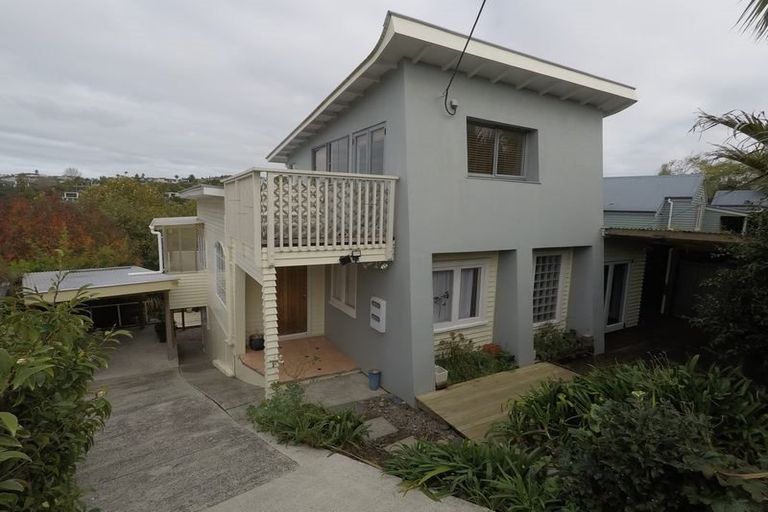 Photo of property in 32 Peter Terrace, Castor Bay, Auckland, 0620