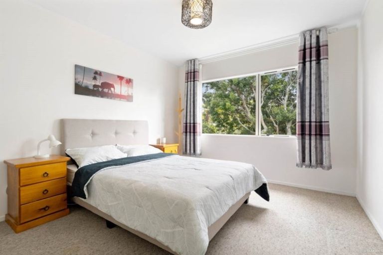 Photo of property in 10 Broadfield Street, Massey, Auckland, 0614