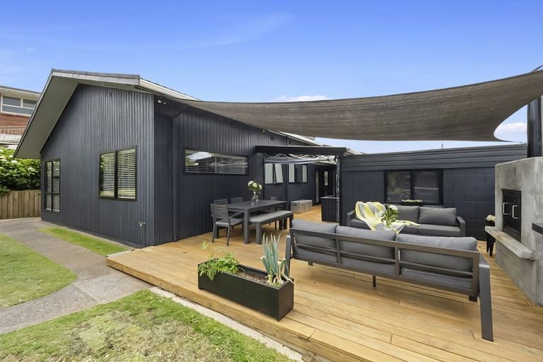 Photo of property in 18 Mayfair Place, Westown, New Plymouth, 4310