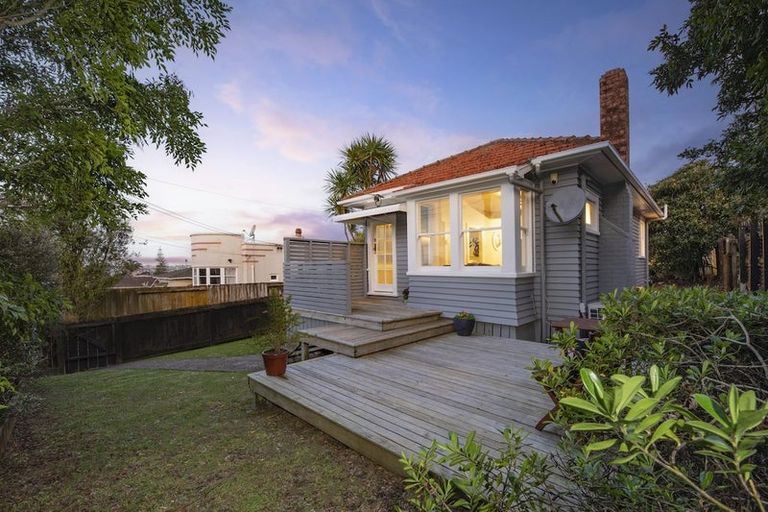 Photo of property in 140 Titirangi Road, New Lynn, Auckland, 0600