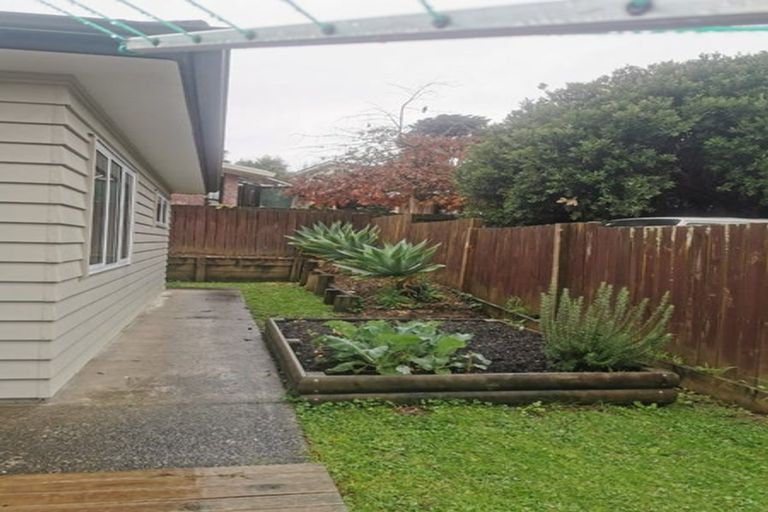 Photo of property in 14 Cairngorm Place, Highland Park, Auckland, 2010