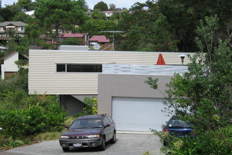 Photo of property in 16 Tree Fern Trail, Campbells Bay, Auckland, 0630