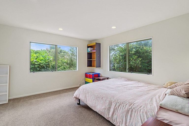 Photo of property in 2/23 Ludlow Terrace, Totara Vale, Auckland, 0627