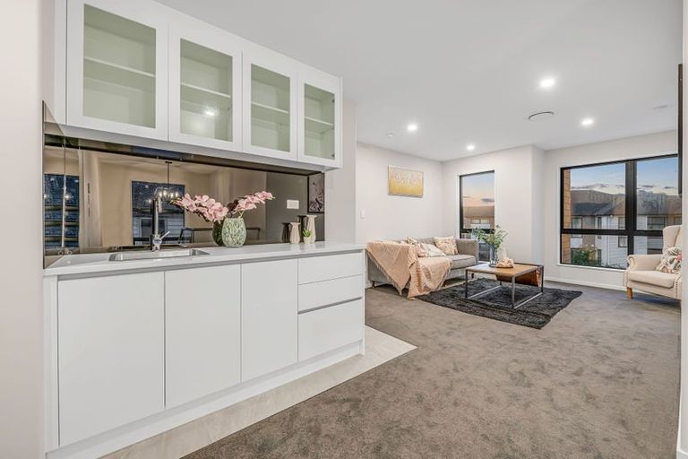 Photo of property in 54 Drumbuoy Drive, Flat Bush, Auckland, 2019