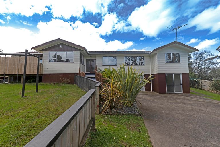Photo of property in 1 Shale Avenue, Massey, Auckland, 0614
