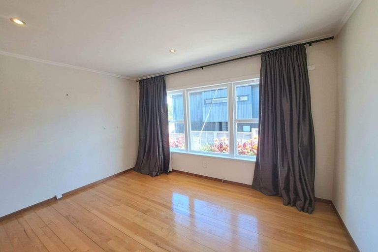 Photo of property in 3/87 Lake Road, Belmont, Auckland, 0622