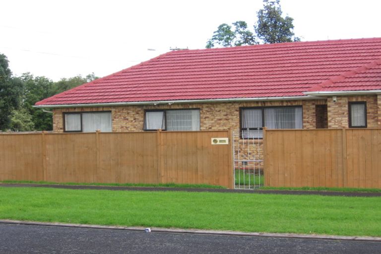 Photo of property in 2 Bledisloe Street, Papatoetoe, Auckland, 2104