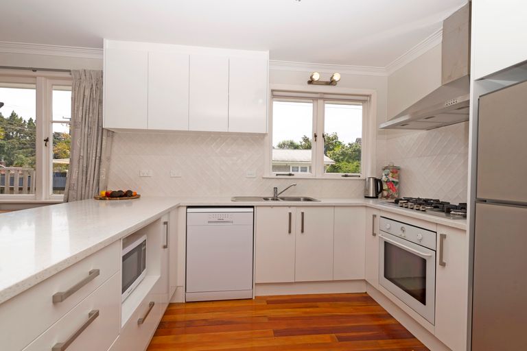 Photo of property in 14 Birdwood Road, Swanson, Auckland, 0612