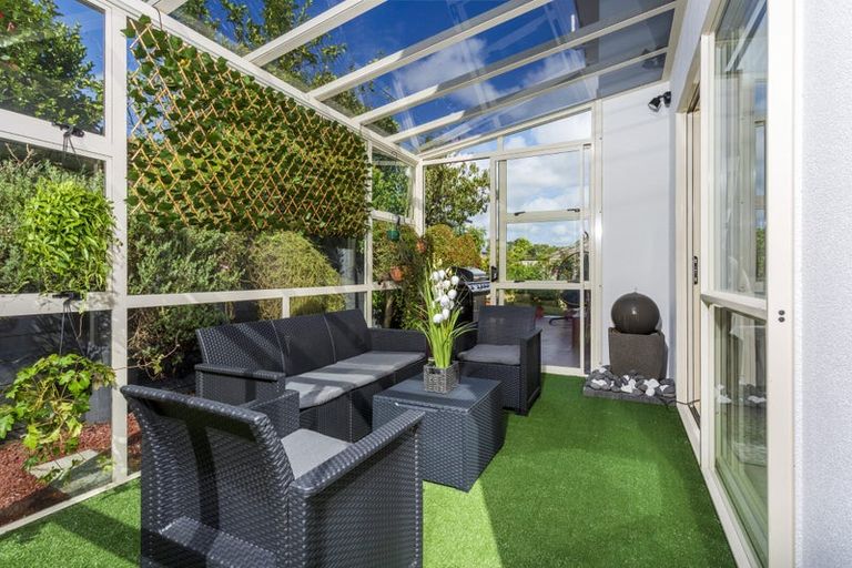 Photo of property in 21 Crimson Park, Oteha, Auckland, 0632