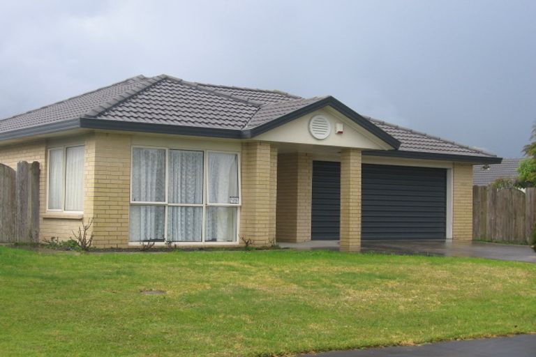 Photo of property in 8 Lutana Place, Burswood, Auckland, 2013