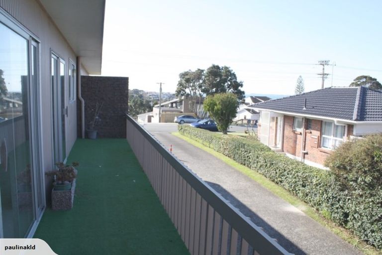 Photo of property in 2/90 East Coast Road, Milford, Auckland, 0620