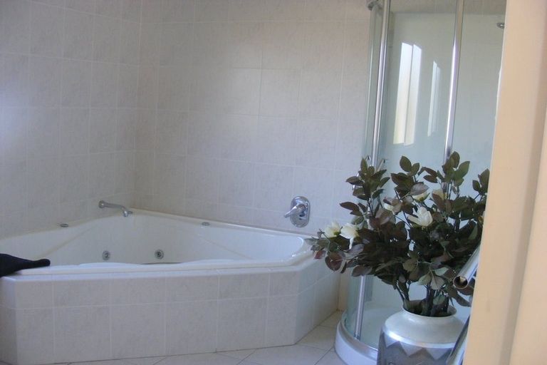 Photo of property in 106 Meadowland Drive, Somerville, Auckland, 2014