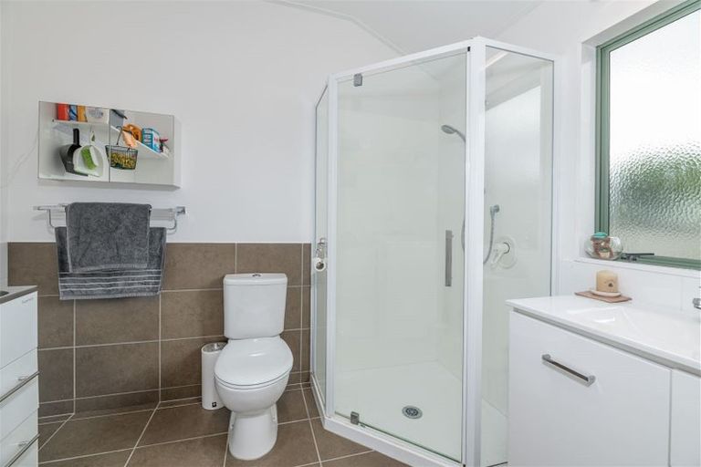 Photo of property in 1/204 Sturges Road, Henderson, Auckland, 0612