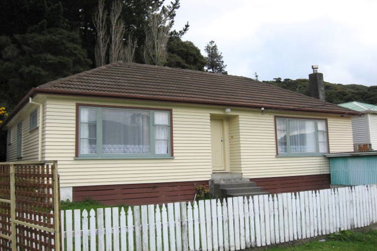 Photo of property in 115 Wellington Road, Wainuiomata, Lower Hutt, 5014
