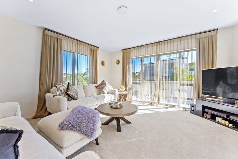 Photo of property in 416 Beach Road, Mairangi Bay, Auckland, 0630