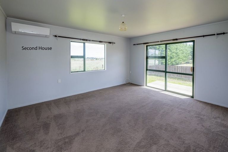 Photo of property in 55 Waikawa Beach Road, Manakau, Levin, 5573