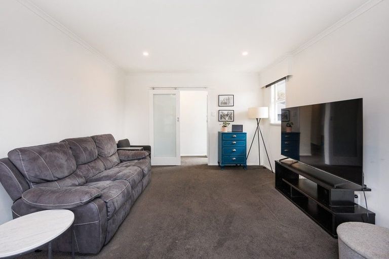 Photo of property in 6 Esk Street, Roslyn, Palmerston North, 4414