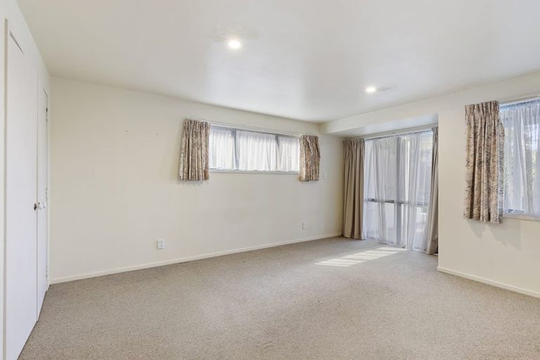 Photo of property in 17 Tui Vale Road, Shelly Park, Auckland, 2014