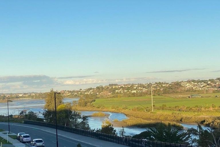 Photo of property in 152 Arran Point Parade, Orewa, 0931