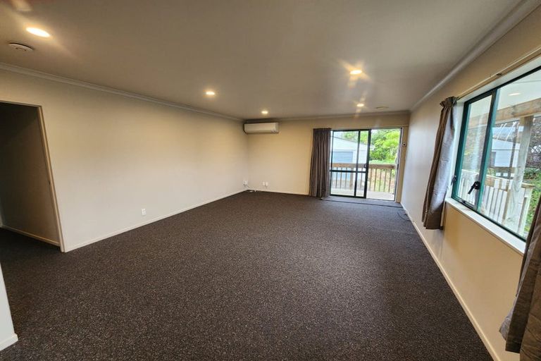 Photo of property in 53 Woodglen Road, Glen Eden, Auckland, 0602