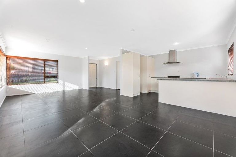 Photo of property in 6 Senecio Place, Weymouth, Auckland, 2103