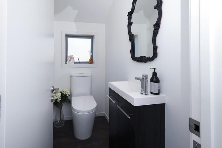 Photo of property in 42a The Esplanade, Eastern Beach, Auckland, 2012