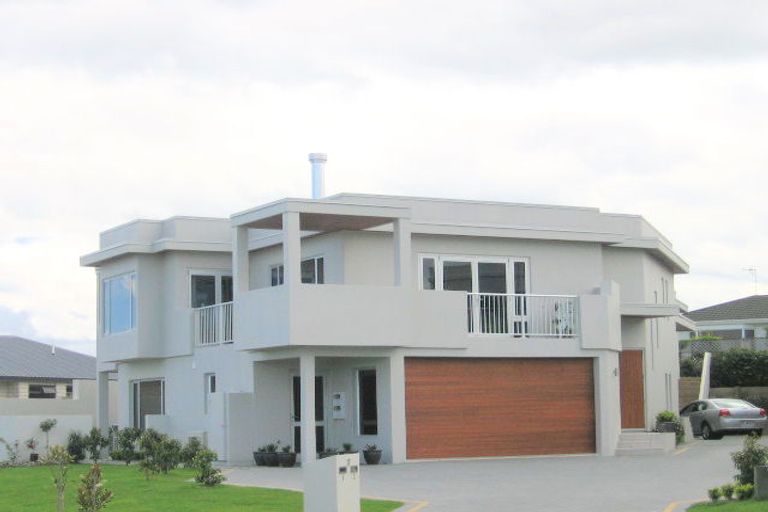 Photo of property in 2/27 Fairview Terrace, Waipahihi, Taupo, 3330