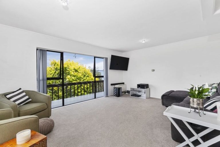 Photo of property in 11a Orewa Heights Crescent, Orewa, 0931