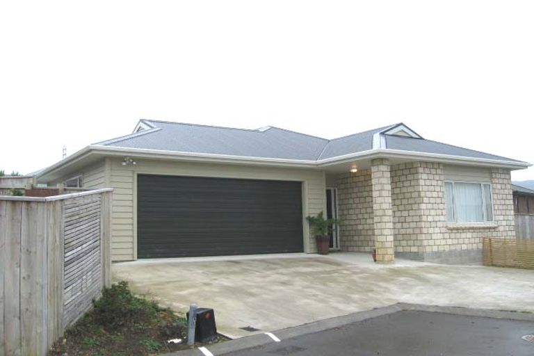 Photo of property in 23 James Nairn Grove, Riverstone Terraces, Upper Hutt, 5018