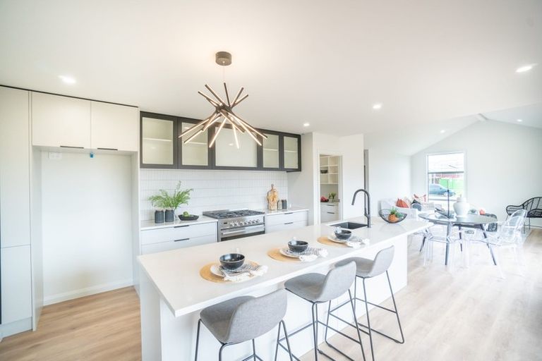 Photo of property in 16 Atlantic Drive, Fitzherbert, Palmerston North, 4410