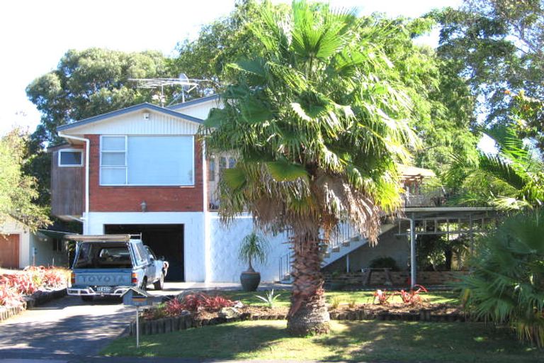 Photo of property in 3 Dawn Place, Te Atatu South, Auckland, 0610