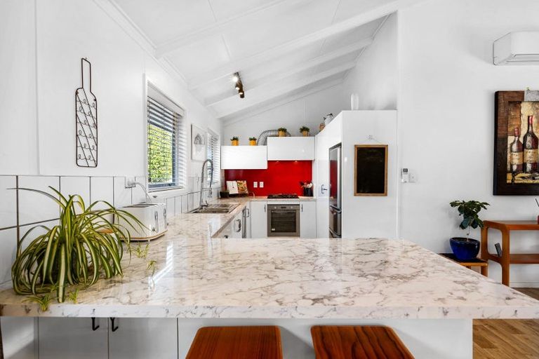 Photo of property in 11 Holyrood Street, Taradale, Napier, 4112