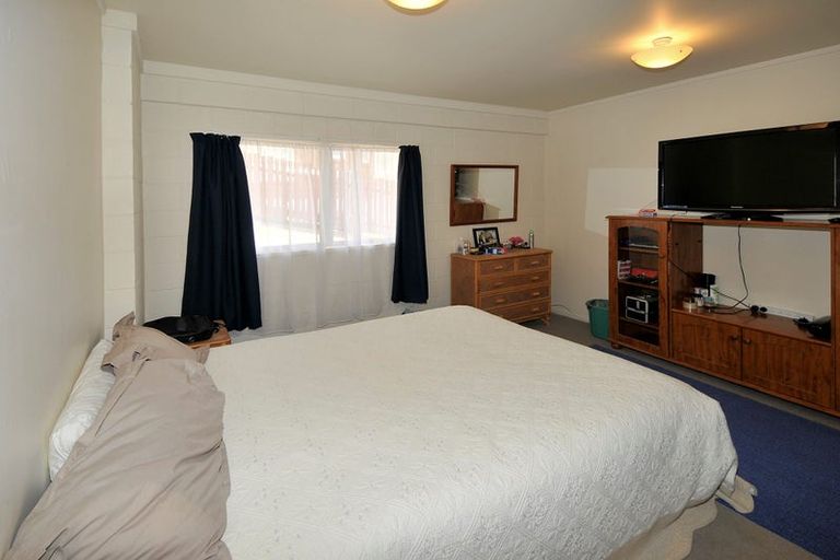 Photo of property in 2/7 Keldale Place, Forrest Hill, Auckland, 0620