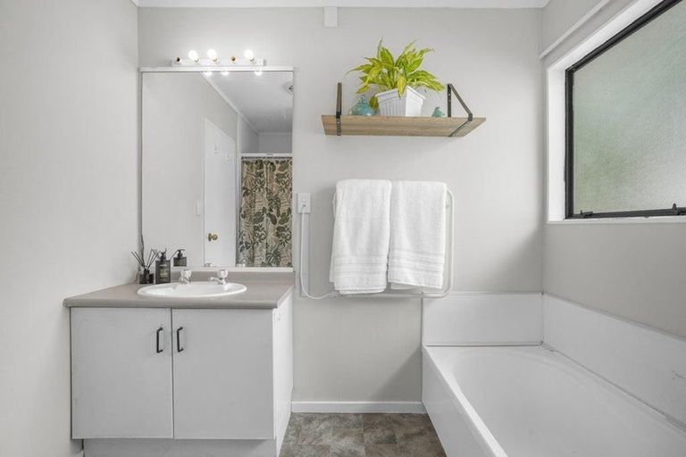 Photo of property in 2/1159 High Street, Taita, Lower Hutt, 5011