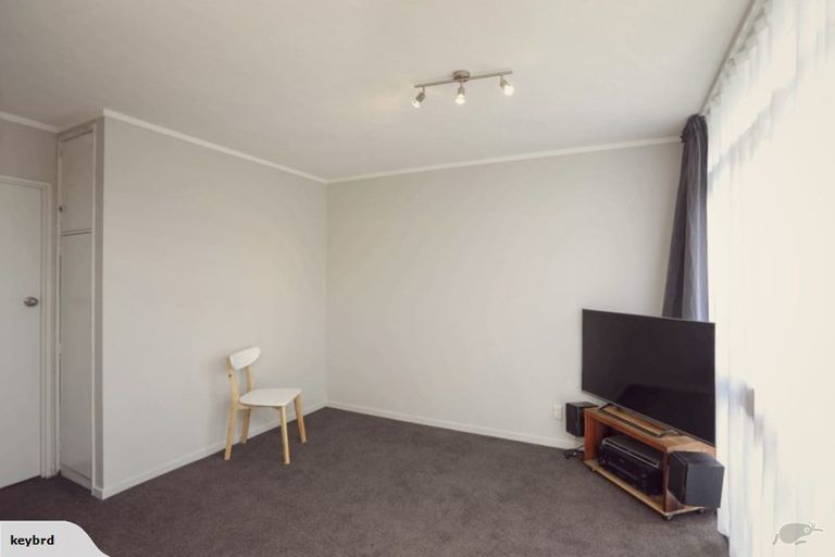 Photo of property in 2/18 Commodore Drive, Lynfield, Auckland, 1042