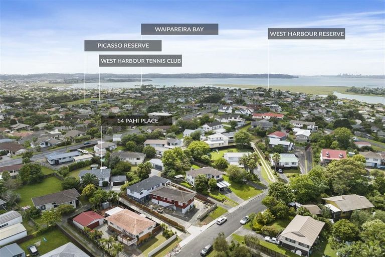 Photo of property in 14 Pahi Place, West Harbour, Auckland, 0618