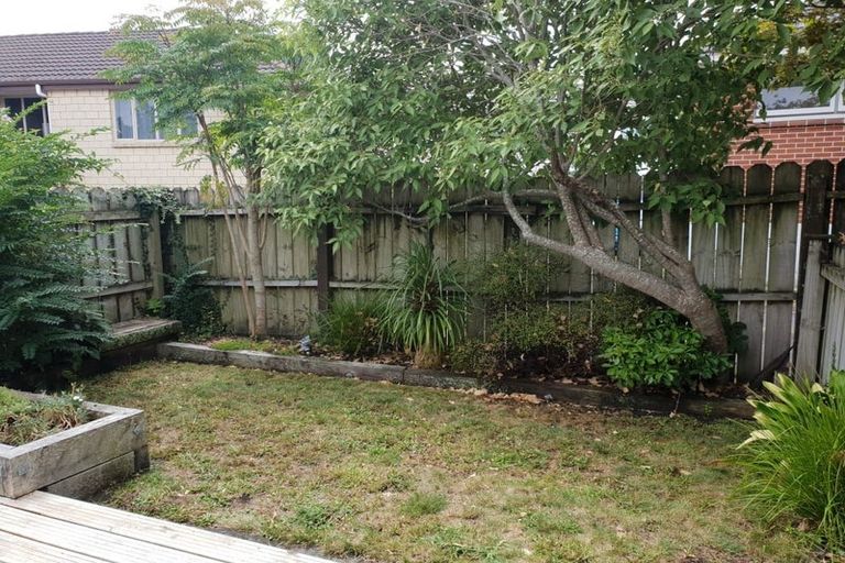 Photo of property in 1/508 East Coast Road, Windsor Park, Auckland, 0630
