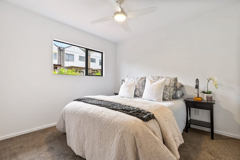 Photo of property in 6/42 Fields Parade, Oteha, Auckland, 0632
