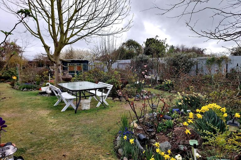 Photo of property in 8 Moorhouse Street, Waimate, 7924