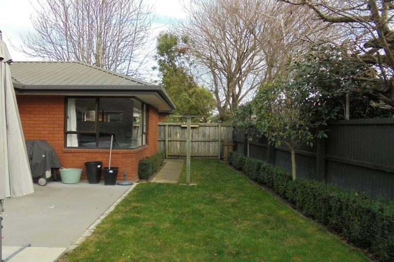 Photo of property in 2/39 Jennifer Street, Bryndwr, Christchurch, 8053