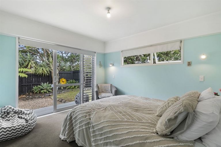 Photo of property in 9 Garmons Way, Castor Bay, Auckland, 0620