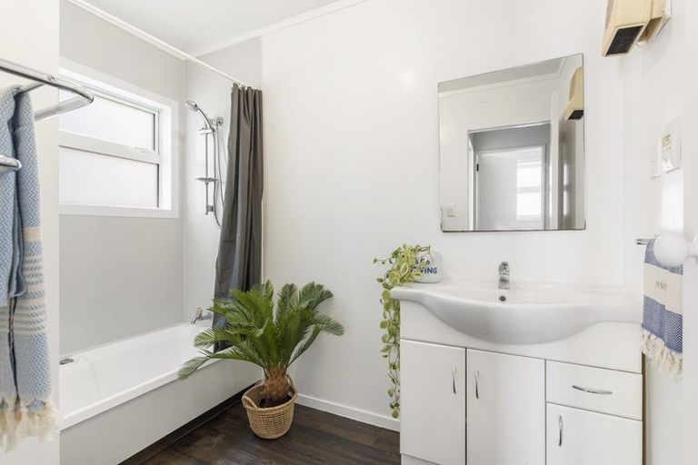 Photo of property in 75 Waitaha Road, Welcome Bay, Tauranga, 3112