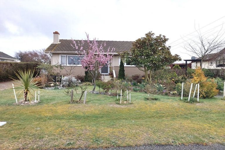 Photo of property in 8 Moorhouse Street, Waimate, 7924