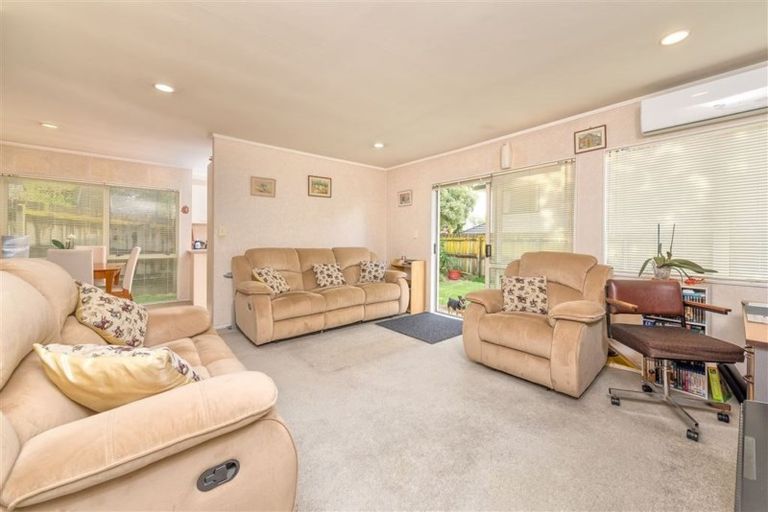 Photo of property in 2/5 Juvena Place, Clover Park, Auckland, 2019