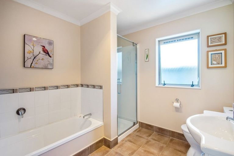 Photo of property in 26 Gandalf Crescent, Paraparaumu, 5032