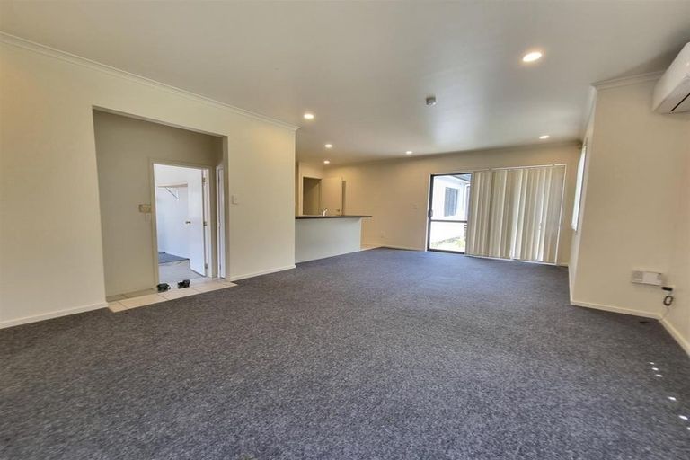 Photo of property in 37 Heathglen Place, Bayview, Auckland, 0629