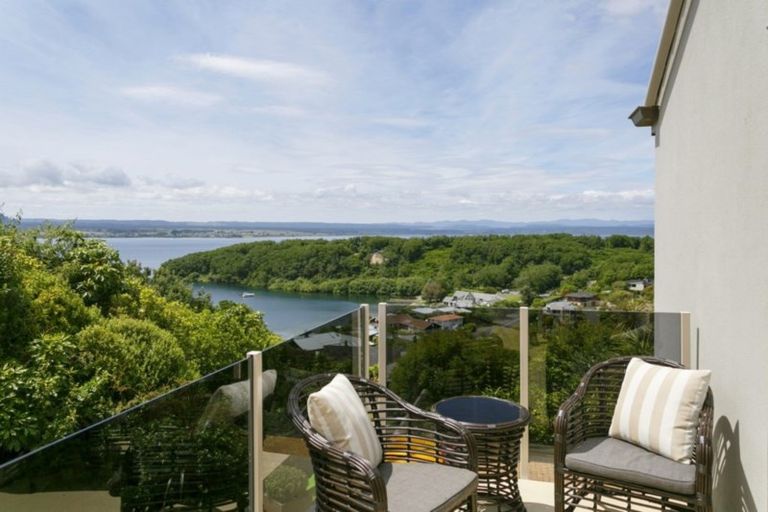 Photo of property in 27 Te Urunga Place, Acacia Bay, Taupo, 3330