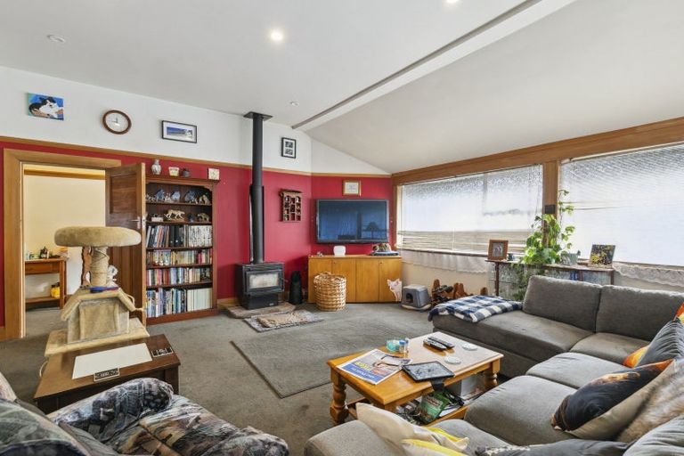 Photo of property in 80 Apu Crescent, Lyall Bay, Wellington, 6022