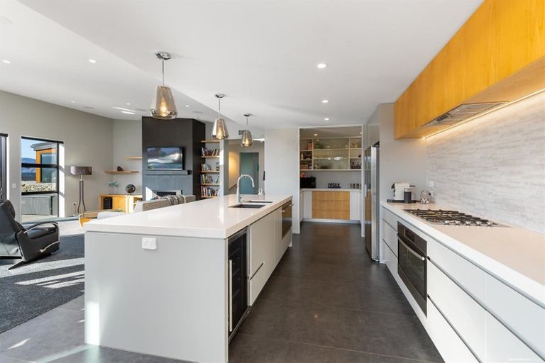 Photo of property in 10 Turnbull Crescent, Wanaka, 9305