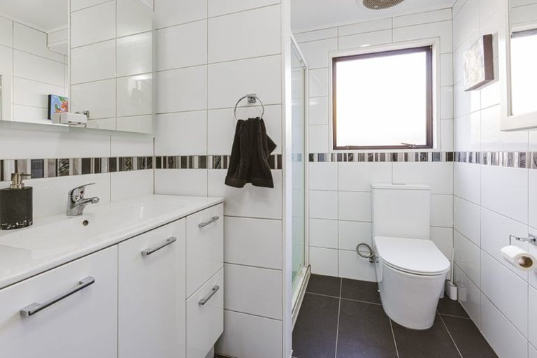 Photo of property in 14 Foxbridge Lane, Conifer Grove, Takanini, 2112